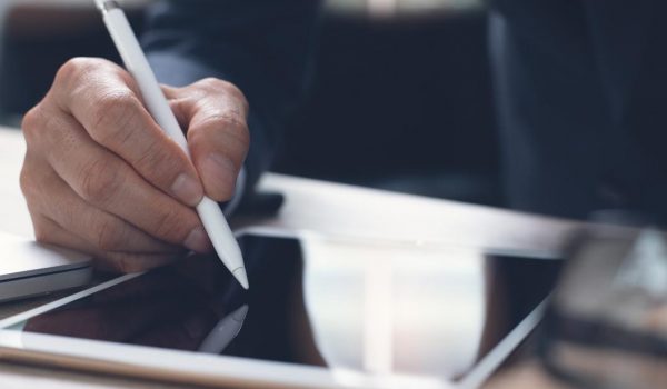 Zawieranie i rozliczanie umów w sposób elektroniczny przez niektórych pracodawców